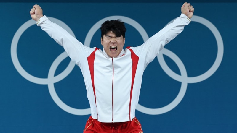 Huanhua Liu, halterde erkekler 102 kiloda olimpiyat şampiyonu oldu