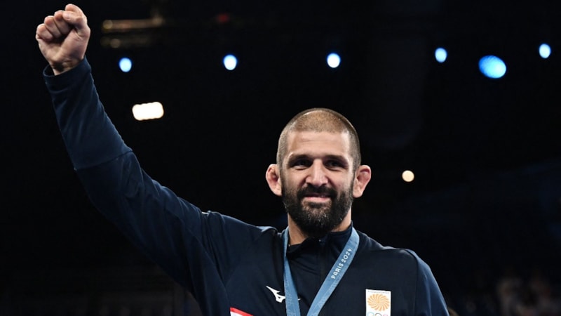 Güreşte erkekler serbest stil 125 kiloda Gürcü Geno Petriashvili, altını aldı