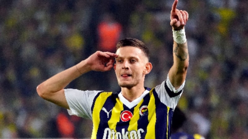 Napoli, Fenerbahçe’nin yıldızı Szymanski’ye talip oldu