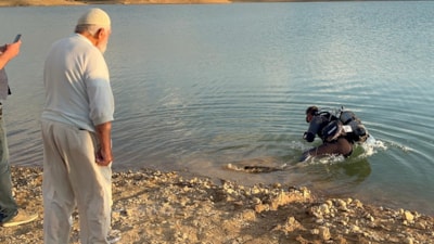 Isparta'da el frenini çekmeyen sürücü aracının baraja düşüşünü izledi