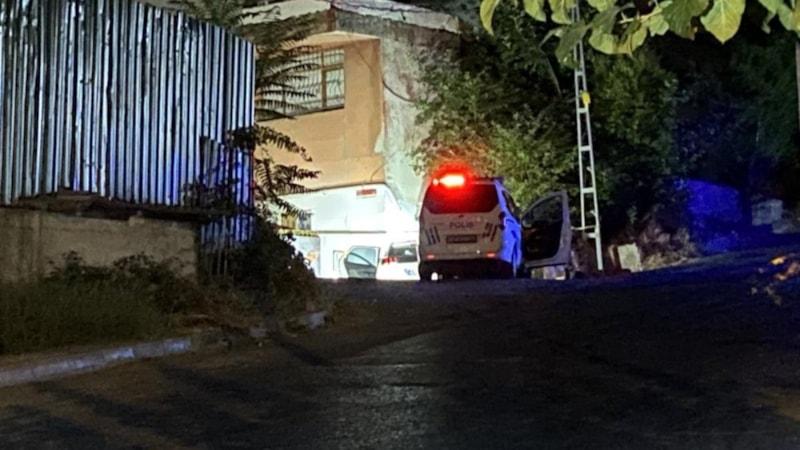 İstanbul Esenyurt'ta bir kişi otomobilde tartıştığı arkadaşını vurdu