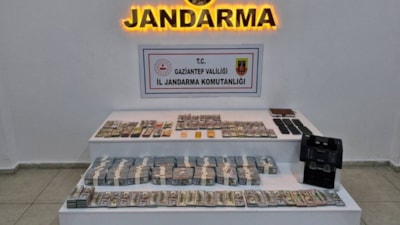 Kara para operasyonu: 2 milyon 336 bin dolar ele geçirildi