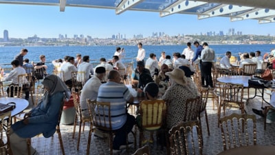 İstanbul’da öğrenci yurtlarında kalan emekliler boğaz turu yaptı