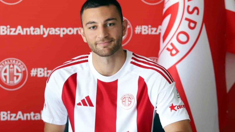 Emrecan Uzunhan yeniden Antalyaspor’da: İmzayı attı