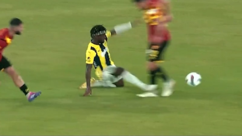 Beşiktaşlı taraftarlardan Saint-Maximin'in pozisyonuna kırmızı kart beklentisi