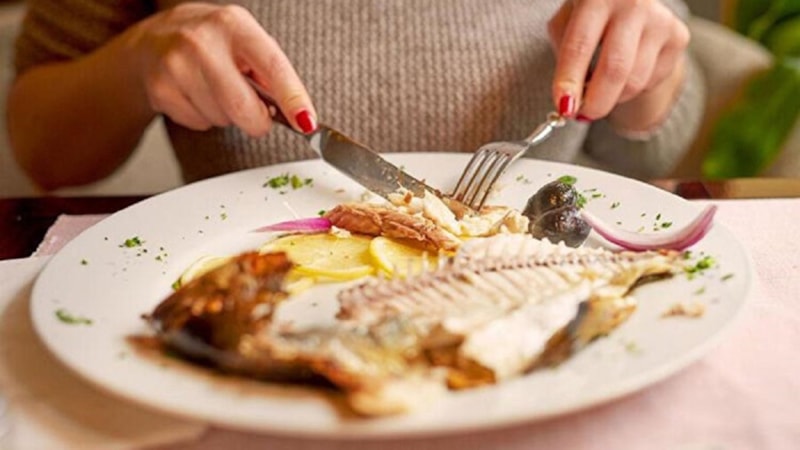 Boğaza kaçan balık kılçığından bu yöntemlerle kurtulun! Usta balıkçıların tüyoları...