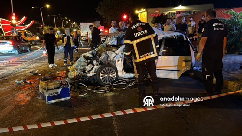 Nevşehir'de otomobilin tıra çarptığı kazada 2 kişi öldü