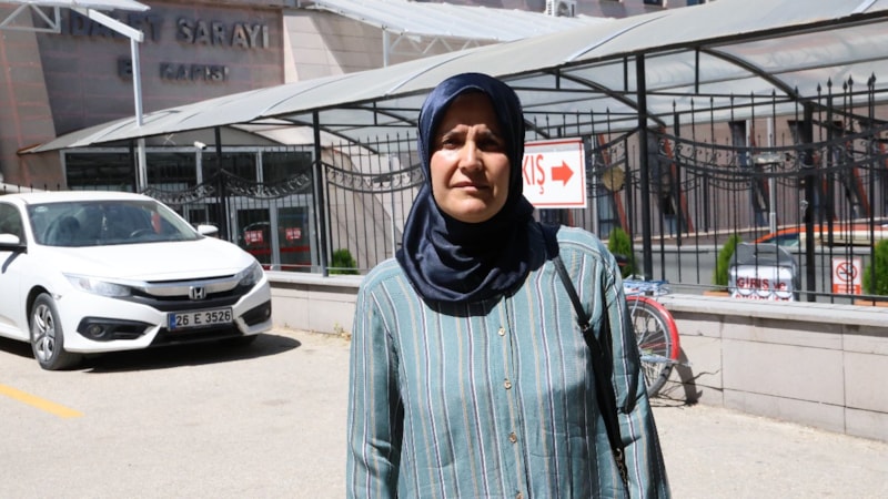 Eskişehir'de emekli polis memuru, komşusunu sopayla dövdü