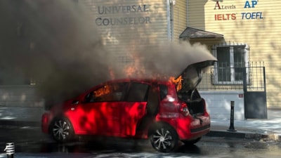 İstanbul'da seyir halindeki araç alev topuna döndü