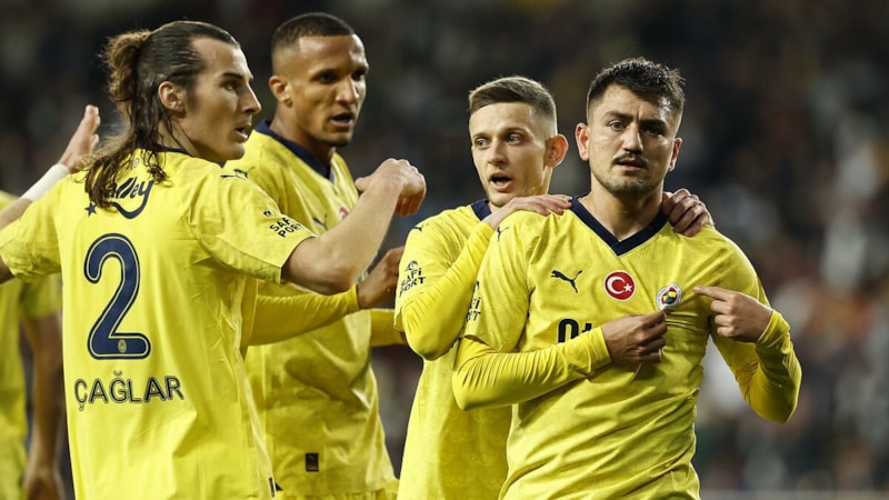 Fenerbahçe'de vedalar devam ediyor! Sıradaki 2 futbolcu