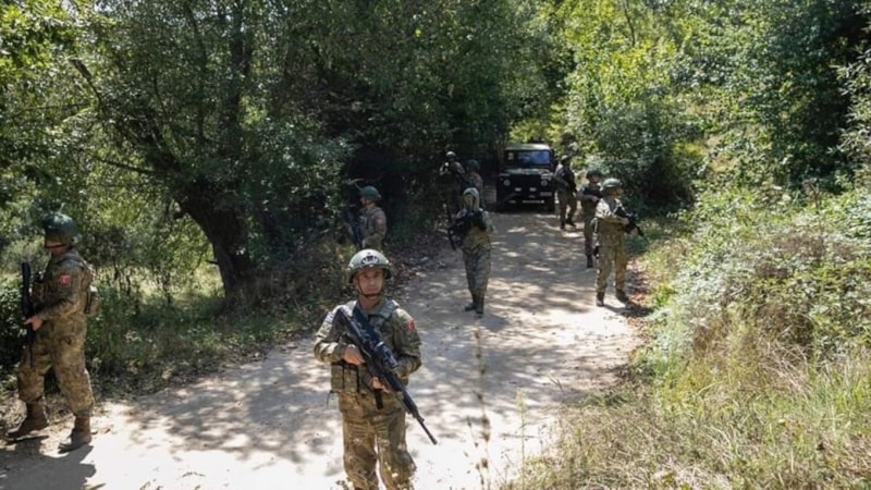Türk askerinden Kosova-Sırbistan sınırında devriye