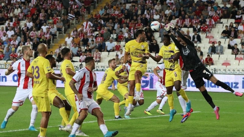 Eyüpspor, Süper Lig'de maç fazlasıyla lider