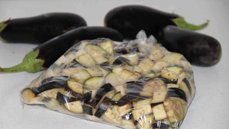 Patlıcanı bu yöntemle buzluğa atın, kışı atlatın...