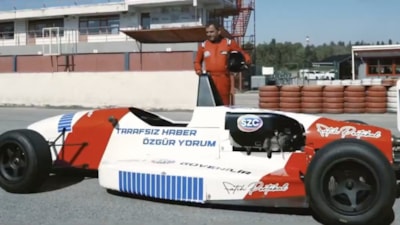 Fatih Portakal’dan yeni sezon için iddialı tanıtım: F1 pilotu oldu