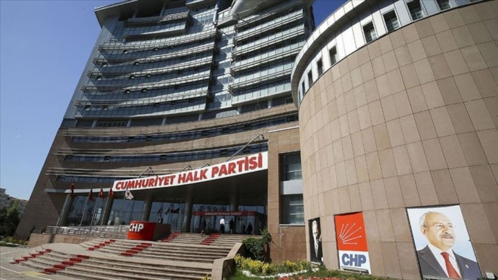 CHP'de tüzük komisyonu toplantısı: Genel başkanlarla görüştü