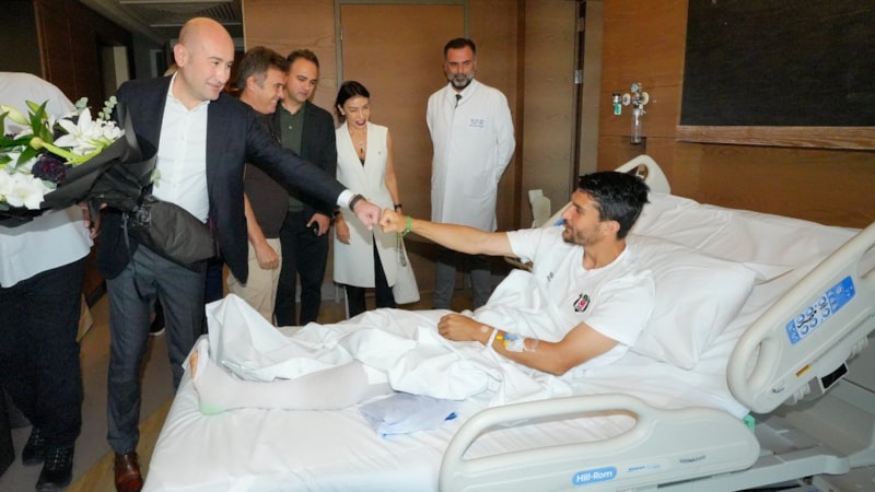 Beşiktaş yönetimi Necip Uysal'ı ziyaret etti