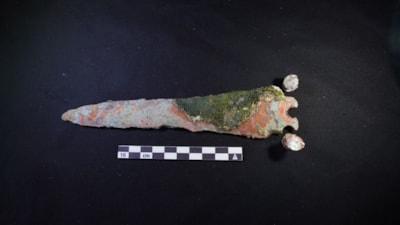 Antalya'da su  altı kazısında 3 bin 600 yıllık hançer bulundu