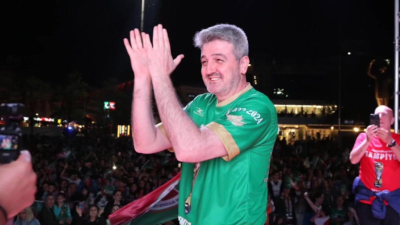 Yalovaspor Basketbol'da Faruk Beşok dönemi sona erdi