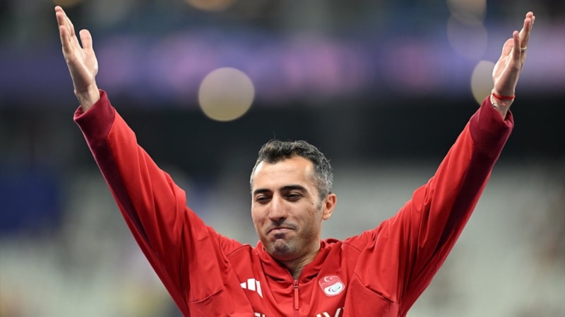 Muhammet Khalvandi, gümüş madalyanın sahibi oldu