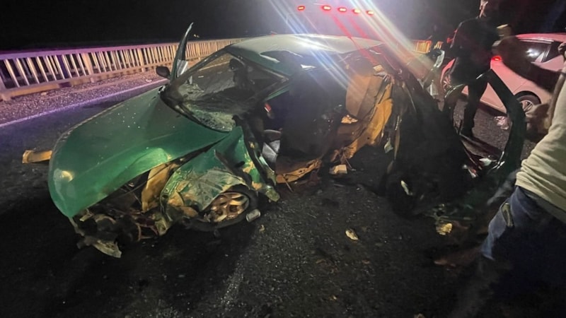 Elazığ'da otomobil bariyerlere çarptı: 1 ölü, 5 yaralı