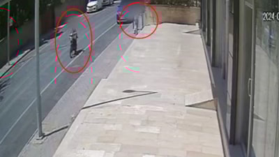 Batman'da arkadaşıyla yürürken elindeki telefonu çaldırdı