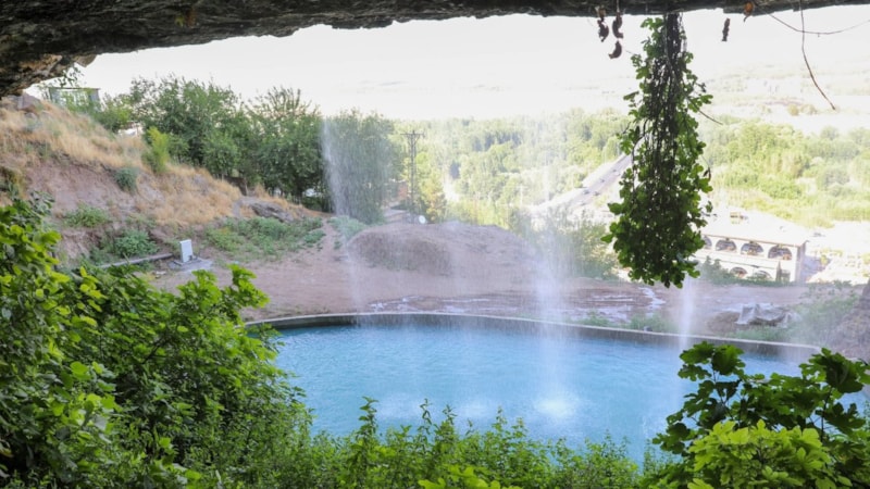 Antalya’yı aratmıyor! Diyarbakır’daki bu şelaleye turistler akın ediyor