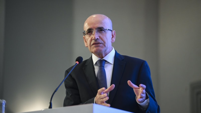 Mehmet Şimşek: Yıllık enflasyon son 3 ayda 23,5 puan geriledi