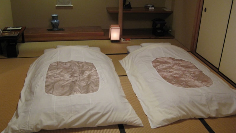 Yer yatağında uyumanın faydaları bakın neymiş! Duyan inanamıyor...