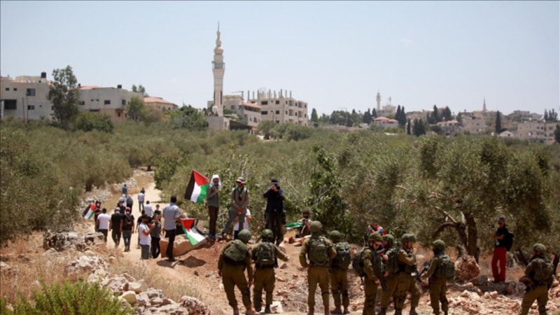 İsrailli sivil gaspçılar, Batı Şeria'da Filistinlilere ait onlarca yapıyı yıktı