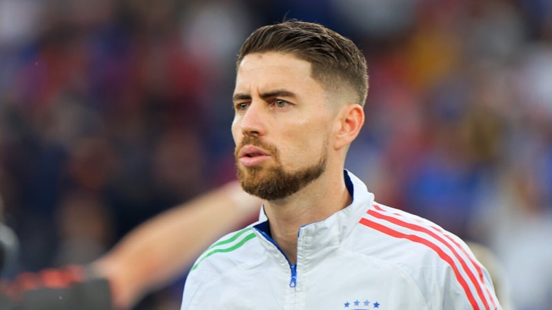 Arsenal, Jorginho'yu Galatasaray'a bırakmıyor