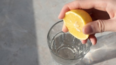 Ağzınızda limonlu su çalkalayın, o ürünlerden kurtulun...