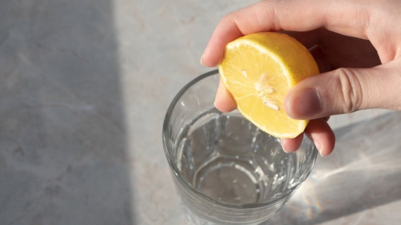 Ağzınızda limonlu su çalkalayın, o ürünlerden kurtulun...