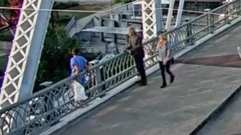 Ünlü rock yıldızı Bon Jovi, köprüde intihar girişiminde bulunan kadını ikna etti