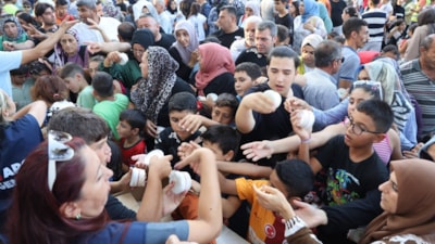 Hatay'da sosyal medya fenomeninin düzenlediği mevlitte ikram izdihamı