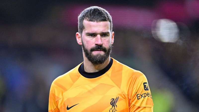 Alisson Becker isyan etti: Sürekli maç oynuyoruz