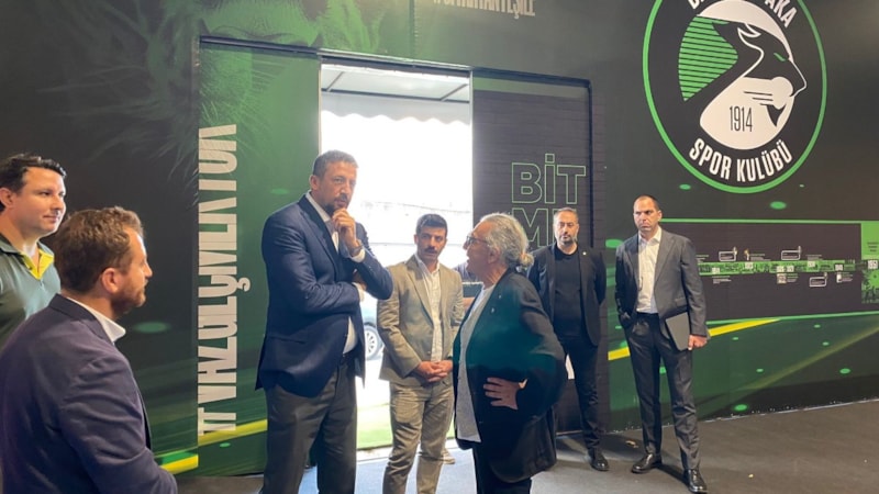 Hidayet Türkoğlu'ndan Darüşşafaka’ya ziyaret