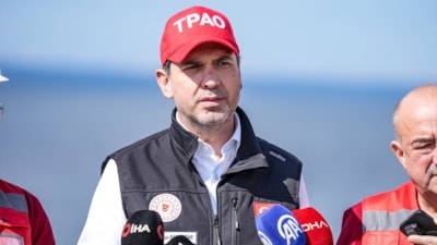 Alparslan Bayraktar: Yeni yüzer doğalgaz üretim tesisiyle, 2026'da ikinci faza geçilecek