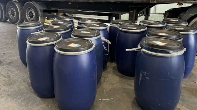 Edirne'de sınırda 14 bin paket kaçak sigara plastik fıçılara konuldu