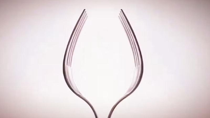 Kişilik testi: ilk bakışta ne görüyorsunuz? Kadeh mi, çatal mı?