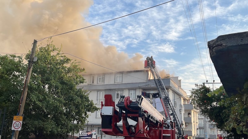 Kocaeli'de çatıda yakılan mangal yangın çıkardı