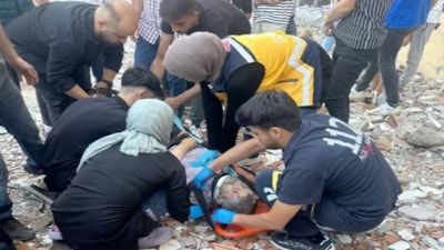 Gaziantep'te depremde zarar gören binanın 2. katından düşen kişi öldü