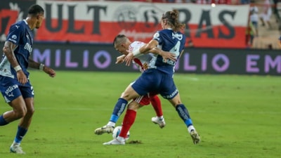 Fenerbahçe, Antalyaspor'u 2 golle geçti