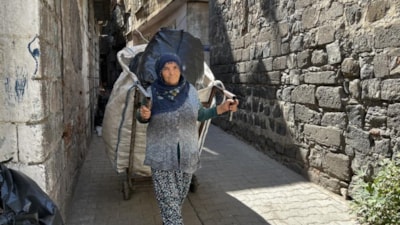 Diyarbakır'da yaşlı kadının yaşam mücadelesi