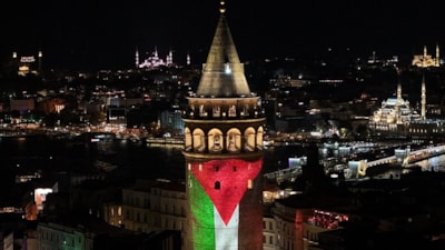 Galata Kulesi’ne Filistin Bayrağı yansıtıldı
