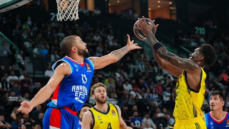 Avrupa'da Türk derbisi: Fenerbahçe, Anadolu Efes'i mağlup etti