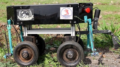 Samsun'da yapay zekayla çapalama ve ilaçlama yapan tarım aracı geliştirildi