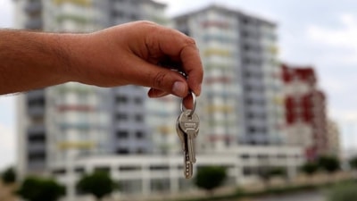 TOKİ’den büyük fırsat: 4 bin TL taksitle daire satılıyor! İşte başvurular…