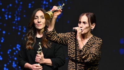 Nur Sürer kadına şiddet mesajı verip ödülünü Yılmaz Güney'e adadı