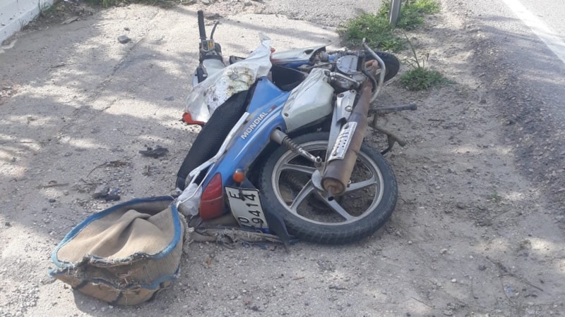 Balıkesir'de otomobilin çarptığı motosiklet sürücüsü hayatını kaybetti