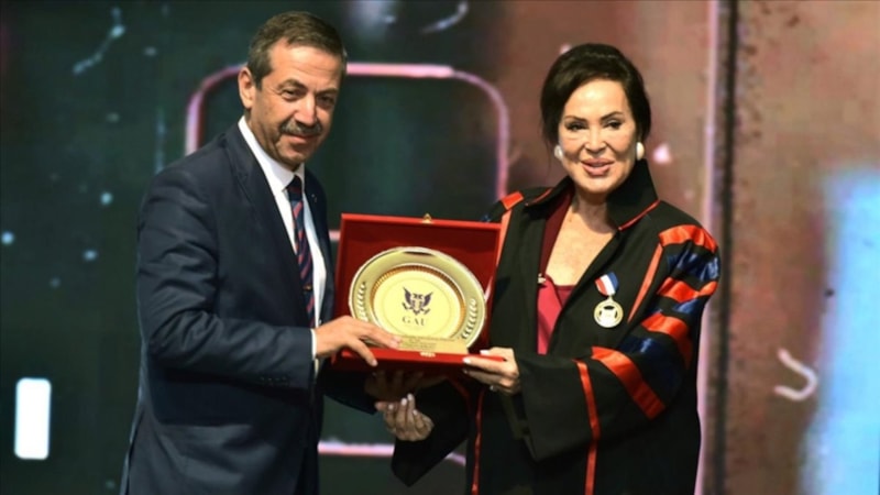 Türkan Şoray'a KKTC'de fahri doktora ünvanı